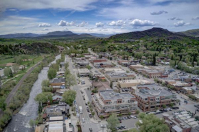 Walkable to Everything in Downtown Steamboat, Across Street from Yampa River, On Free Bus Route
